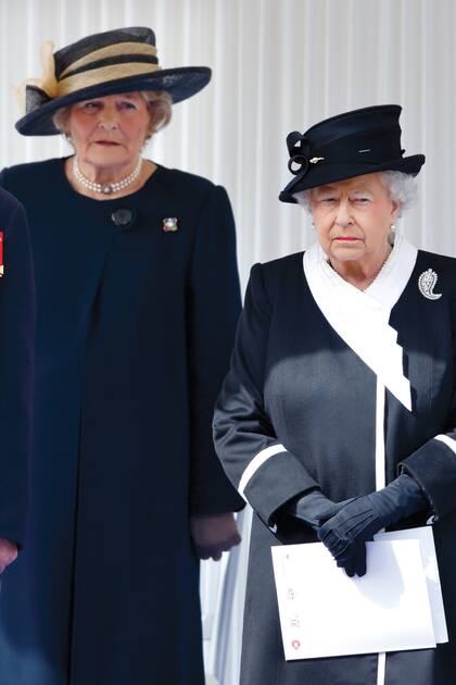 Lady Farnham acompañó a la soberana en la ceremonia que conmemoraba el centenario de la batalla de Galípoli, en abril de 2015. 
