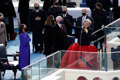 Lady Gaga canta el Himno Nacional durante la toma de posesión de Joe Biden como el 46° Presidente de los Estados Unidos