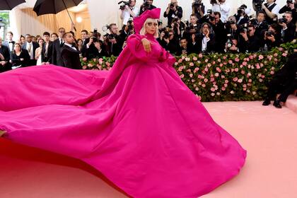 La más esperada, Lady Gaga, eligió el fucsia furioso