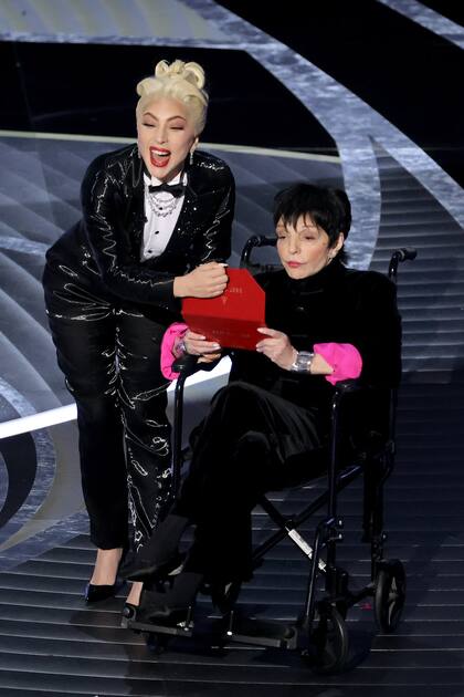 Lady Gaga presentó el premio a la mejor película en los Oscar 2022, con la compañía de la actriz Liza Minnelli