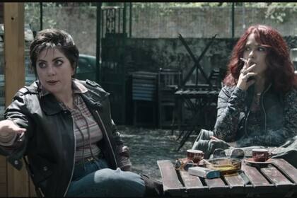 Lady Gaga y Salma Hayek en La casa Gucci