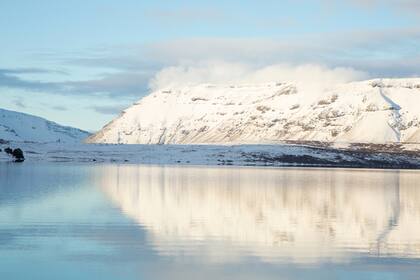 Lago Caviahue, uno de los pocos lagos ácidos naturales del mundo.