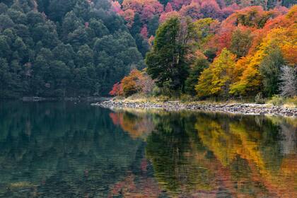 Lago Hermoso, uno de los spots obligados del camino de los Siete Lagos.