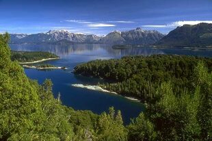 La vista del lago Nahuel Huapi, en Bariloche, Río Negro