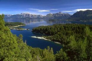 La vista del lago Nahuel Huapi, en Bariloche, Río Negro