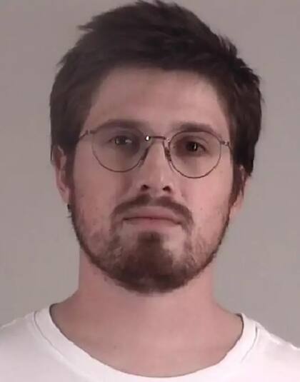 LaGrone enfrenta una causa por agresión a un oficial de policía y podría recibir cadena perpetua