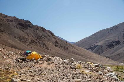 Carpa aislada en el campamento Guanaquito de acceso al cerro Mercedario.