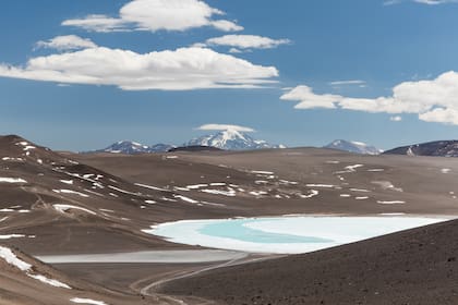 Laguna Azul, uno de los altos obligados en la ruta de los Seismiles