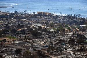 La desesperación de los argentinos en el epicentro de los incendios de Hawai: “Estuve ocho horas sacando a la gente del agua”