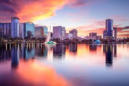 Lake Eola Park está ubicado en el corazón de Orlando