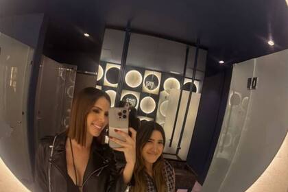 Lale (izquierda) regresó a Venezuela principalmente para estar cerca de sus afectos