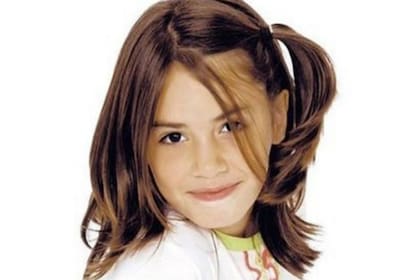 Lali como Roberta en la tira infantojuvenil, Floricienta, que se emitió de 2004 a 2005