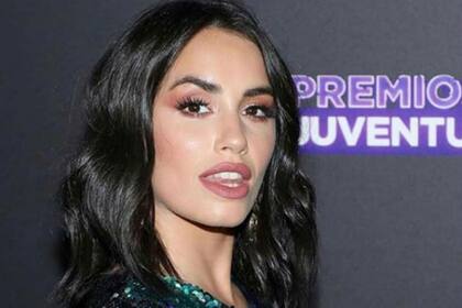 Lali, con cabello corto, pero con más ondas, en la entrega de los premios Juventud, ceremonia que condujo y donde estuvo doblemente nominada