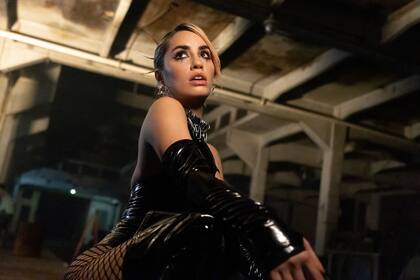 Lali Espósito en el videoclip de "Disciplina"