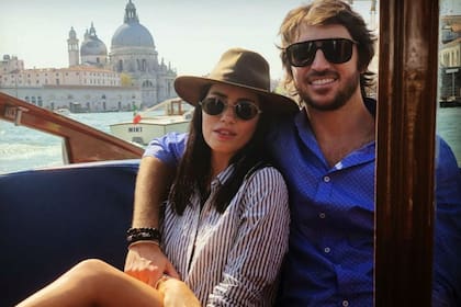 Lali junto a su actual pareja, Santiago Mocorrea