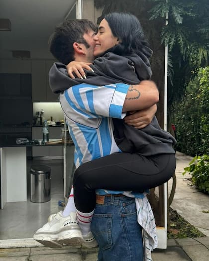Lali está felizmente en pareja con Rosemblat, pero aseguró que no tienen planes de casarse (Foto: Instagram @pedrorosemblat)