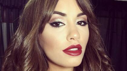 Lali se justificó tras el suceso del bicho