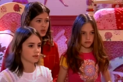Lali y la China Suárez se conocieron en 2003 mientras trabajaban en Rincón de Luz; formaron el grupo de Las chicas superpoderosas, con Cande Vetrano y Camila Salazar (Foto: Captura de video)