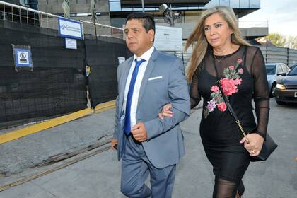 Lalo Maradona, hermano del Diego, estuvo invitado al casamiento de su sobrina.