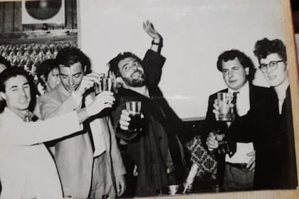 Lalo Mir en la mítica La Casona, con Pipo Cipolatti y amigos