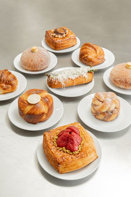 Laminados, cookies, medialunas, rolls de canela y los croissants rellenos son parte del repertorio de especialidades dulces