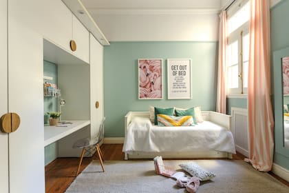 Láminas (Tinta Chini) sobre paredes en verde celadón (Mesopotamia para Alba).