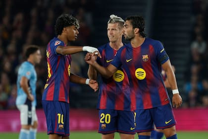 Lamine Yamal, Dani Olmo y Ferran Torres, de Barcelona; los tres están convocados para disputar el Mundial 2026