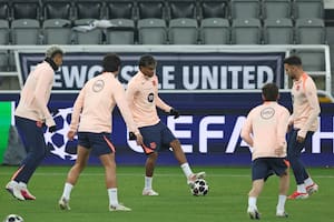 Barcelona visita a Newcastle por la Champions en medio de un clima agitado, con Messi como eje