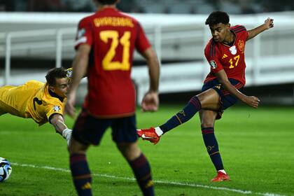 Lamine Yamal, talento juvenil al servicio de España, que jugará este domingo contra Georgia por la clasificación para la Eurcopa Alemania 2024.