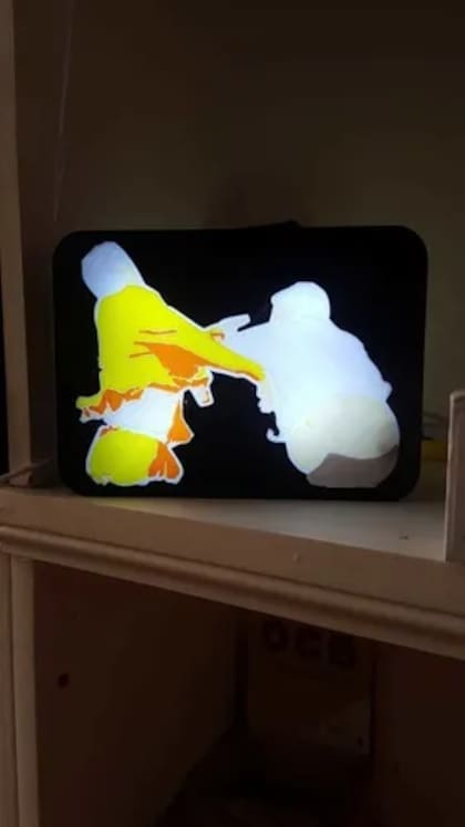 Lámpara de la pelea Samid vs. Viale, se vende online a 3.800 pesos