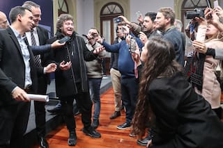 El Gobierno reabrió la sala de periodistas, pero restringe los movimientos de los acreditados