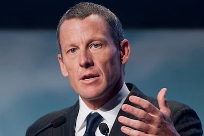 Lance Armstrong estaba considerado una fuente de inspiración por haber dejado atrás un cancer testicular en la década del 90
