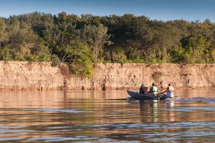 Lancha para recorrer el río Bermejo.