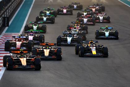 Lando Norris toma la delantera y liderará las 58 vueltas en Abu Dhabi; con la victoria se consagró subcampeón en el Mundial de Pilotos y encabezó el título de McLaren entre los Constructores