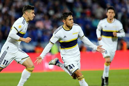 Langoni celebra su gol. Lo disfrutan Payero y Pol Fernández