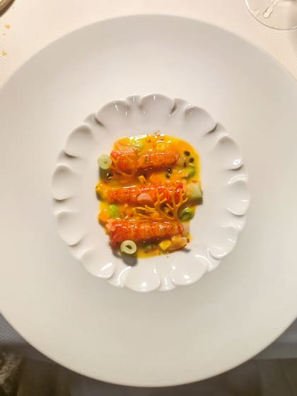 Langostinos sicilianos con frutos de la pasión y curry rojo