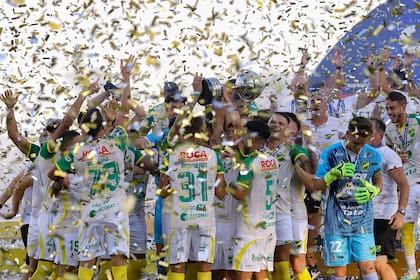 Defensa y Justicia celebra haber ganado la Copa Sudamericana.