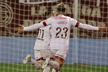 Lanús festejaba al final del primer tiempo, tras el gol de Franco Orozco, pero Godoy Cruz se lo dio vuelta