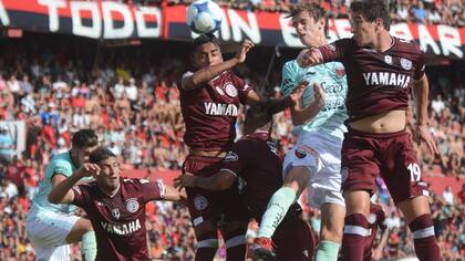 Lanús perdió con Colón y ya suma tres derrotas seguidas, justo antes del clásico con Banfield