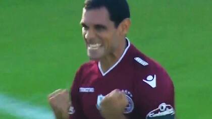 Lanús venció a Patronato con dos tantos del delantero y está en zona de Sudamericana