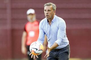 El DT que se reinventó como el estratega del líder del torneo con el "operativo cerrojo"