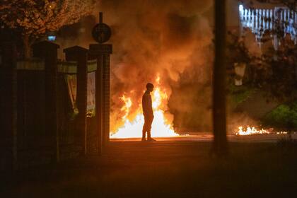 Lanzaron 30 bombas molotov en Newtownabbey, al norte de Belfast, en Irlanda del Norte, el 3 de abril de 2021