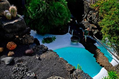 Manrique se enamoró de su paisaje volcánico, lo convirtió en una obra de arte, e inspiró un modelo turístico insólito