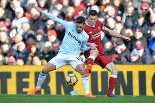 Lanzini fue titular en la derrota de West Ham ante Liverpool por la Premier