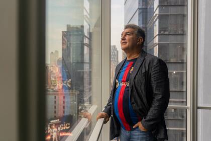 Laporta dobla la apuesta para salir de la crisis