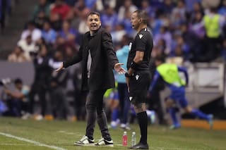 Larcamón tras ser fulminado por Cruz Azul: "una sensación inesperada, con bronca"