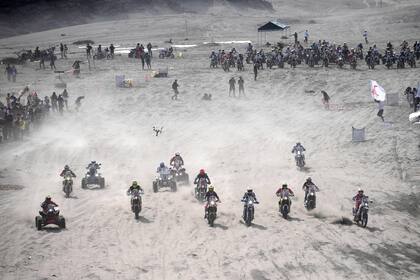 Los motociclistas compiten durante la Etapa 4 del Rally Dakar 2018 en San Juan de Marcona y sus alrededores, Perú