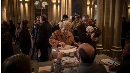 Miles de personas se acercaron a votar hoy