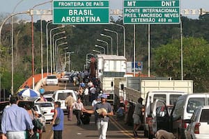 La ciudad que vio nacer al Mercosur hoy es sinónimo de contrabando, atraso y largas colas