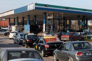 Largas colas en las pocas estaciones de GNC